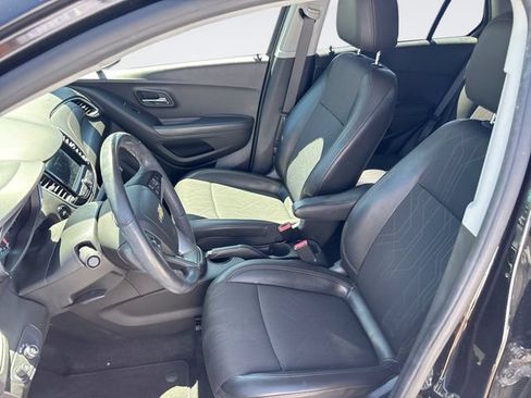 Used 2019 Chevrolet Trax LT w/ LT Convenience Package FWD image 11