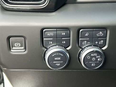 Used 2023 GMC Sierra 1500 AT4 AWD/4WD image 18