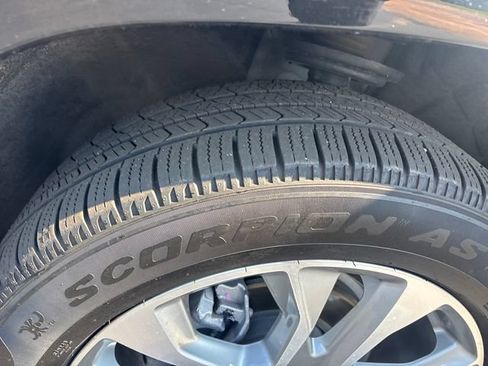Used 2021 Chevrolet Traverse Premier w/ LPO, Floor Liner Package AWD/4WD image 33
