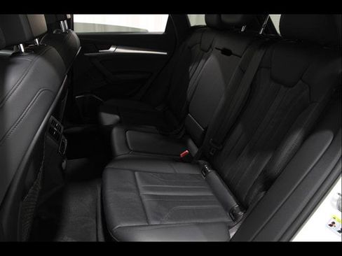 Used 2020 Audi Q5 2.0T Premium w/ Titanium Sport Package image 18