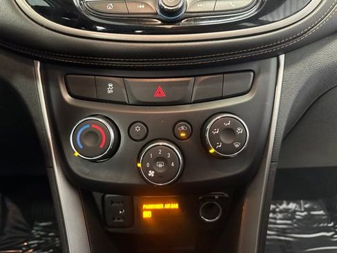 Used 2020 Chevrolet Trax LS FWD image 18