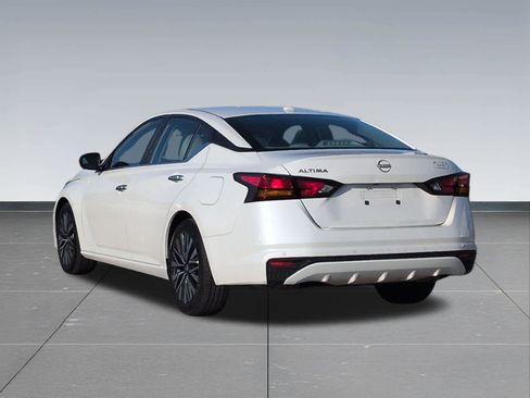 Used 2025 Nissan Altima 2.5 SV FWD image 6