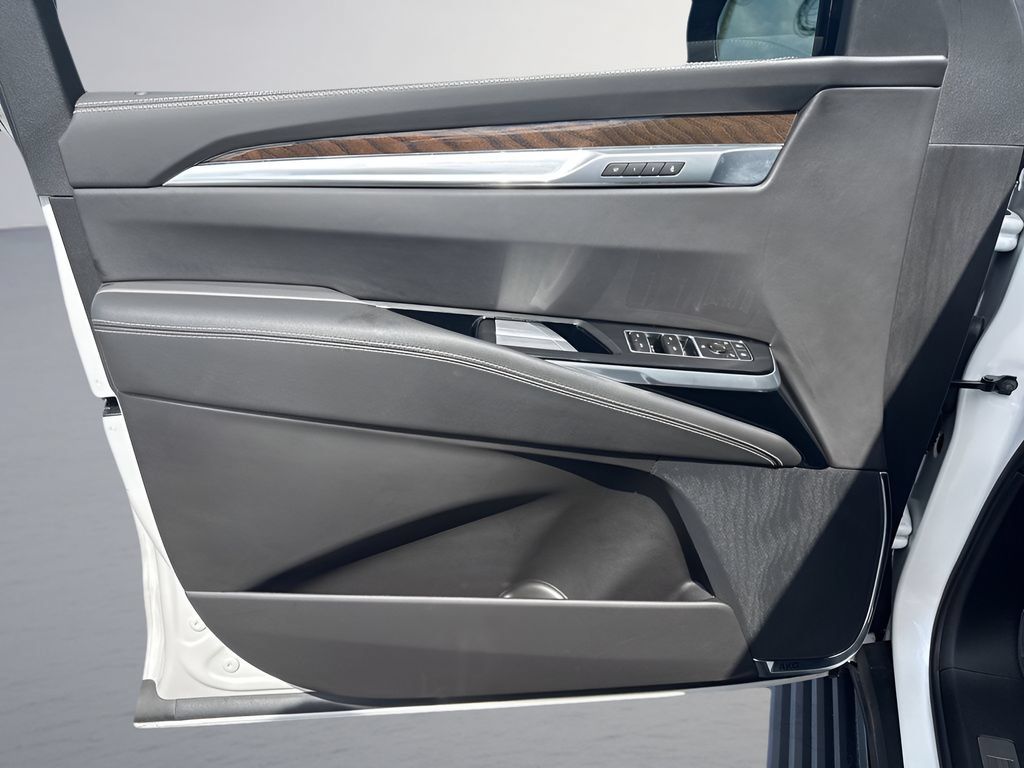 Used 2025 Cadillac Escalade ESV Sport Platinum AWD/4WD image 29