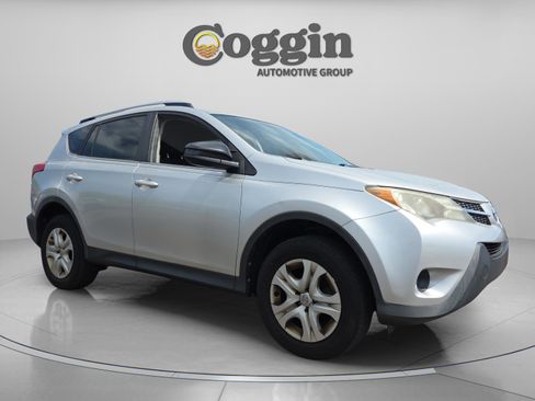 Used 2015 Toyota RAV4 LE image 7