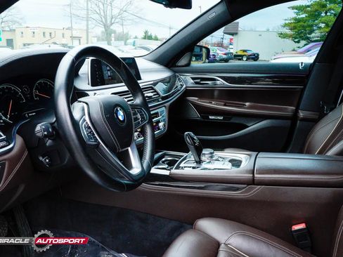 Used 2016 BMW 750i image 22