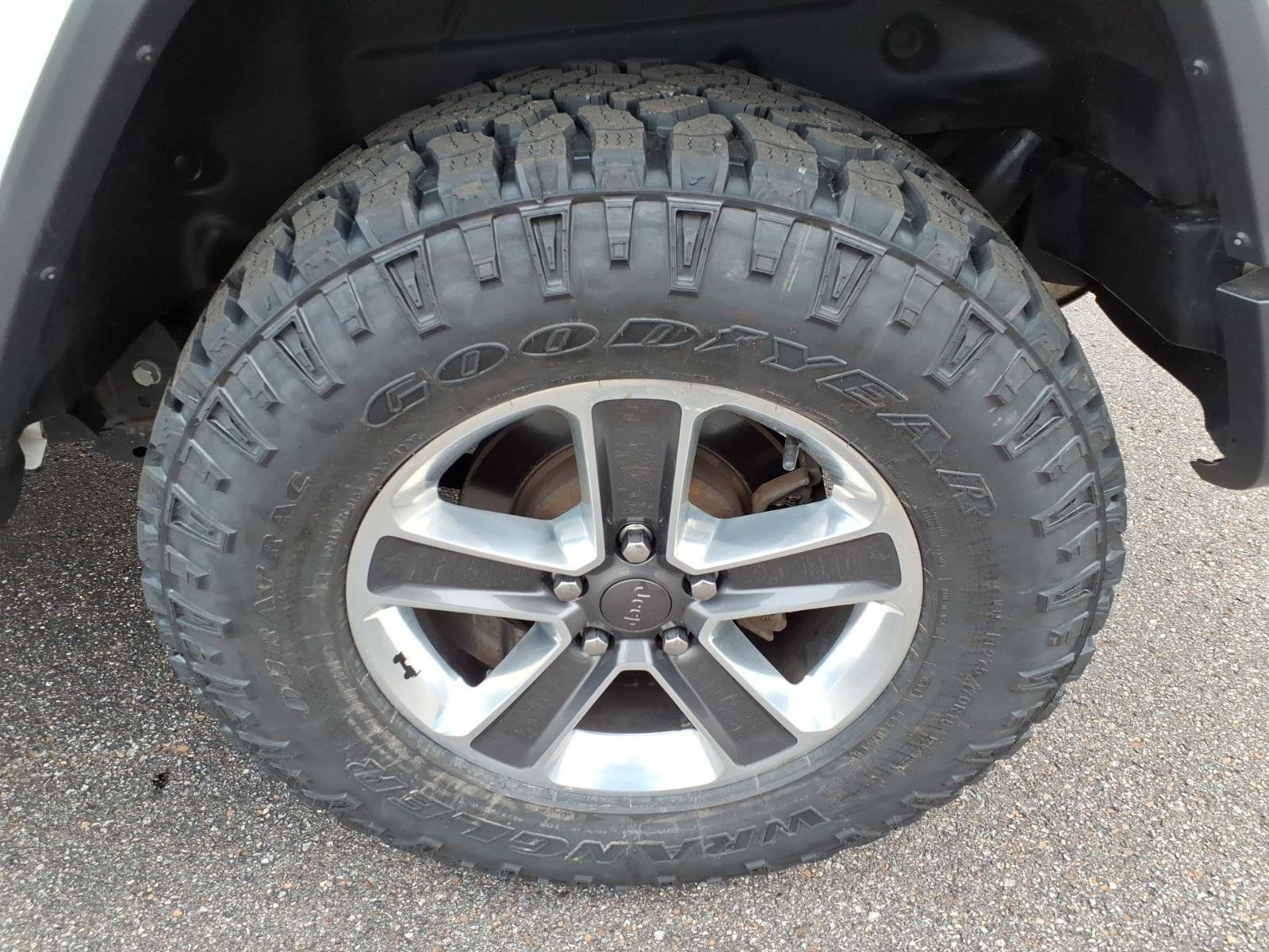 Used 2019 Jeep Wrangler Unlimited Sahara w/ Uconnect 4C Nav & Sound Group AWD/4WD image 12