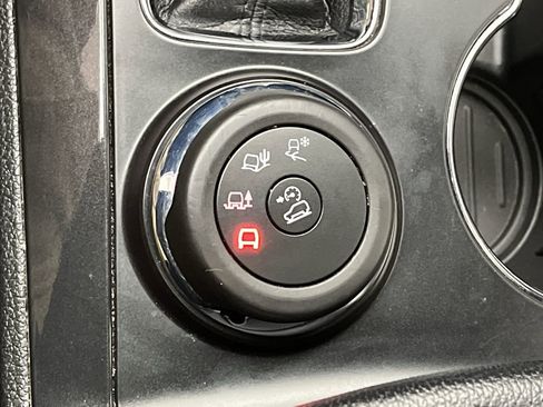Used 2019 Ford Explorer XLT w/ Equipment Group 202A AWD/4WD image 19