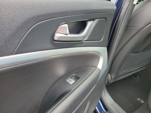 Used 2023 Genesis G70 2.0T image 13