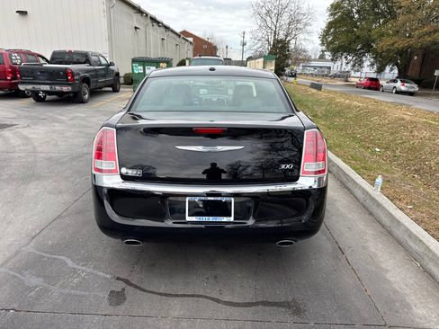 Used 2013 Chrysler 300 image 10