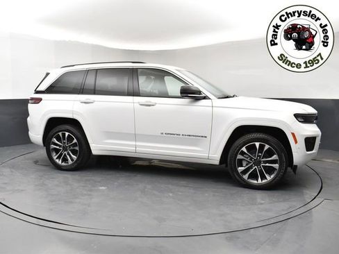 Used 2023 Jeep Grand Cherokee Overland w/ Luxury Tech Group IV AWD/4WD image 1