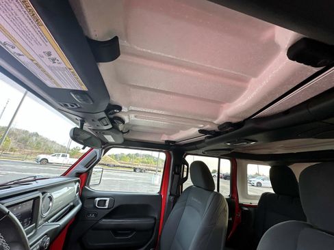 Used 2019 Jeep Wrangler Unlimited Sahara image 32