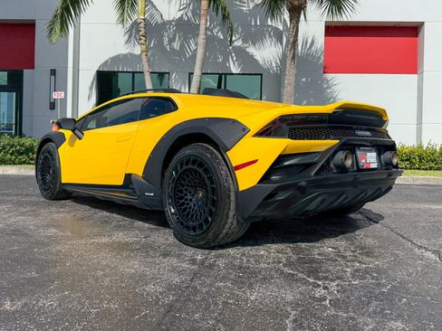 Used 2023 Lamborghini Huracan Sterrato AWD/4WD image 13
