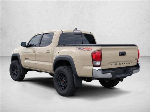 Used 2017 Toyota Tacoma TRD Off-Road AWD/4WD image 5