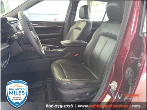 Used 2024 Jeep Grand Cherokee L Limited w/ Black Appearance Package AWD/4WD image 11
