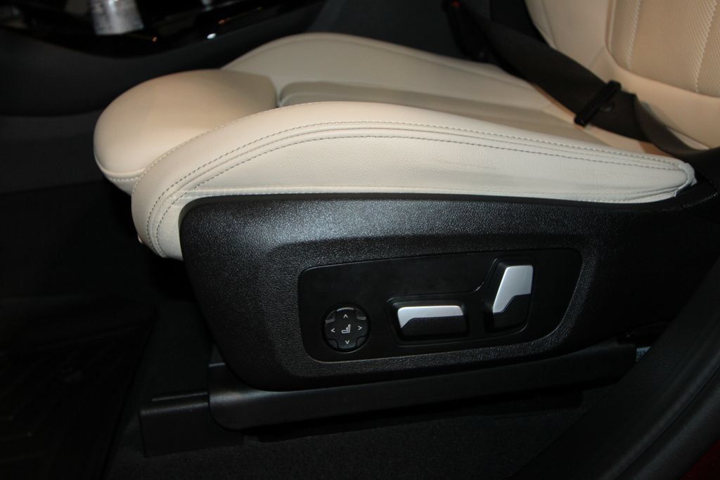 Used 2023 BMW X3 xDrive30i w/ Premium Package AWD/4WD image 9