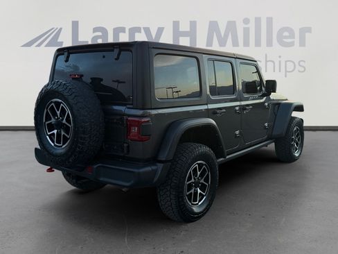Used 2024 Jeep Wrangler Unlimited Rubicon AWD/4WD image 5