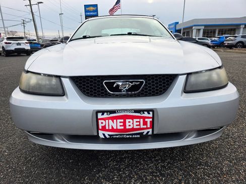 Used 2004 Ford Mustang Convertible image 10