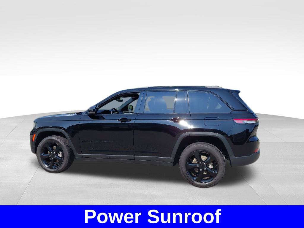 Used 2024 Jeep Grand Cherokee Altitude AWD/4WD image 21