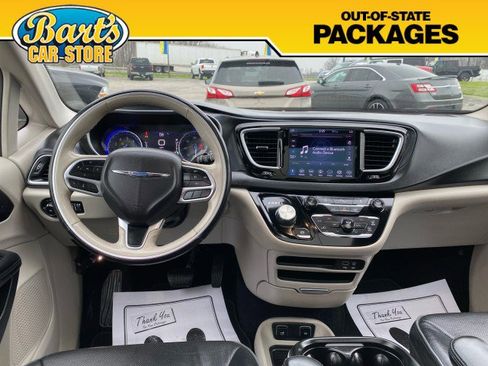 Used 2020 Chrysler Pacifica Limited FWD image 20