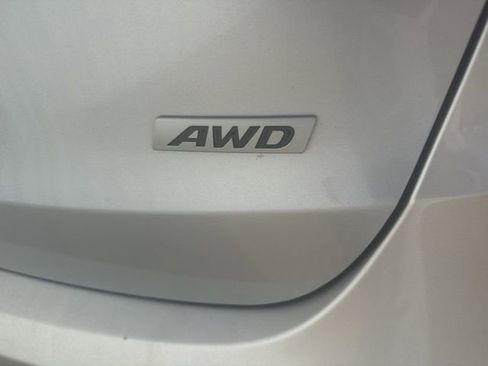 Used 2017 Hyundai Santa Fe SE image 8