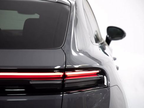 Certified 2025 Porsche Macan Electric image 36