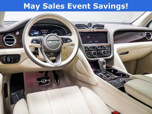 Used 2021 Bentley Bentayga AWD/4WD image 18