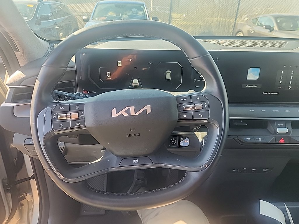 Used 2024 Kia EV9 Light Long Range RWD image 21