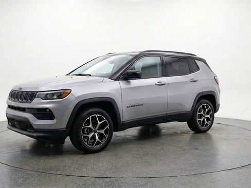Used 2025 Jeep Compass Limited image 3
