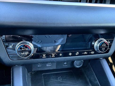 Used 2024 Mitsubishi Outlander SE image 15