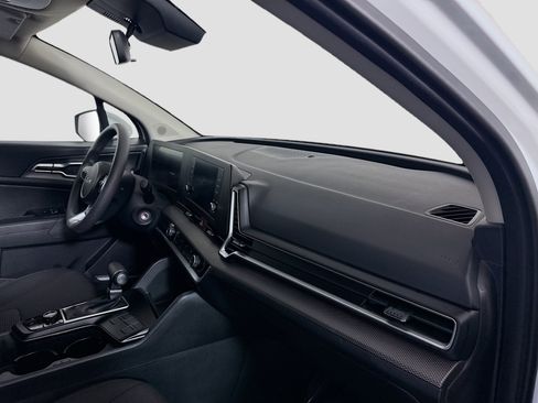 Used 2025 Kia Sportage LX FWD image 29