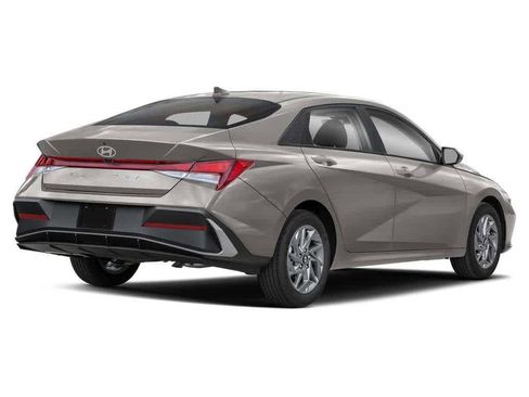 Used 2024 Hyundai Elantra SEL FWD image 35