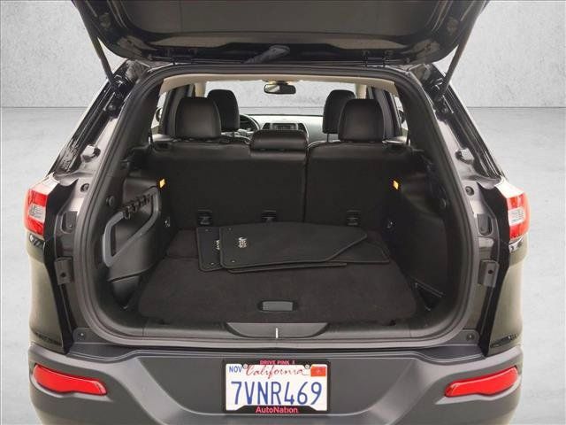 Used 2016 Jeep Cherokee Sport FWD image 6