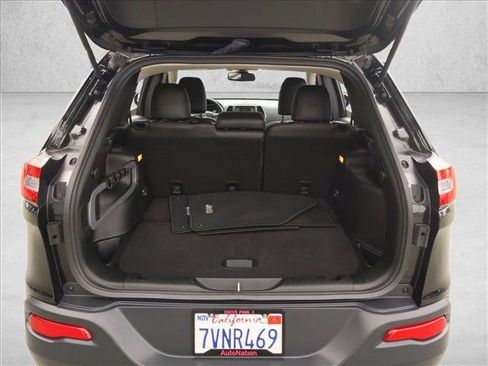 Used 2016 Jeep Cherokee Sport FWD image 6