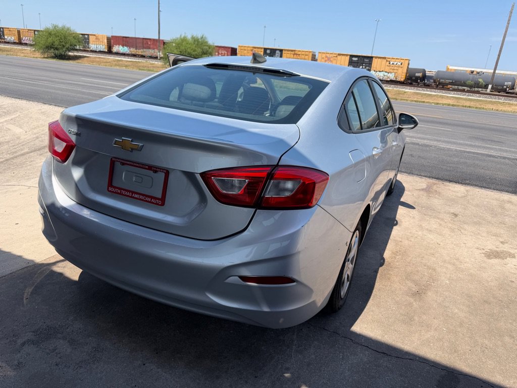 Used 2018 Chevrolet Cruze LS FWD image 15