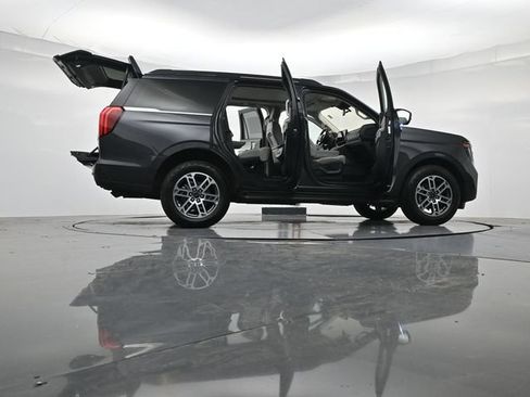 Certified 2025 Ford Expedition Active AWD/4WD image 57
