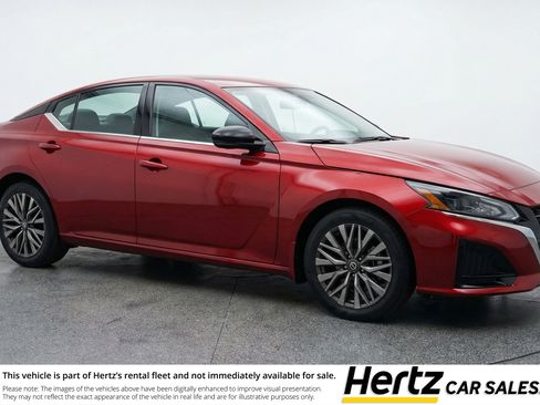 Used 2025 Nissan Altima 2.5 SV image 1