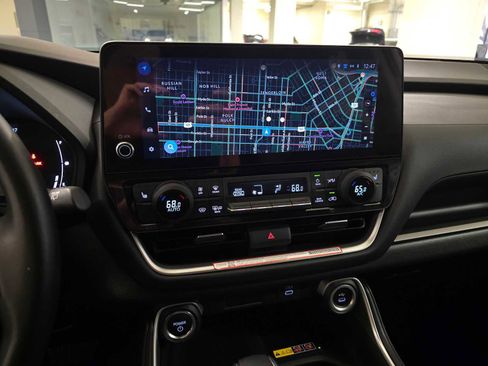 Used 2025 Toyota Grand Highlander AWD Hybrid image 30