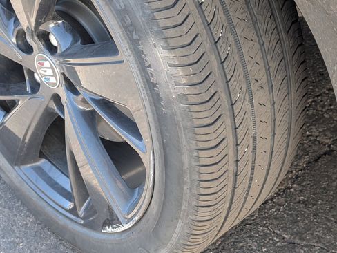 Used 2024 Buick Envision Sport Touring AWD/4WD image 9