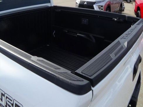 Used 2025 Toyota Tacoma TRD Off-Road image 10