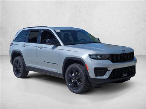 New 2025 Jeep Grand Cherokee Altitude RWD image 7