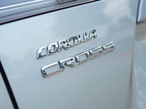 Used 2026 Toyota Corolla Cross XLE FWD image 13