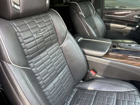 Used 2022 Cadillac Escalade ESV Sport Platinum w/ Heavy-Duty Trailer Package AWD/4WD image 18