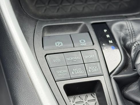 Used 2024 Toyota RAV4 LE AWD/4WD image 18