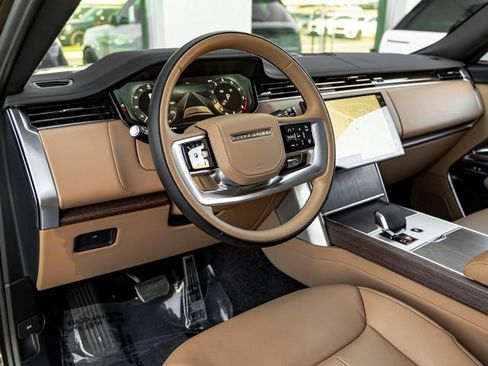 Certified 2025 Land Rover Range Rover SE AWD/4WD image 16