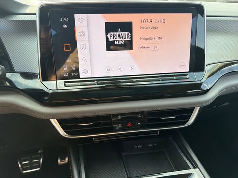 Certified 2024 Volkswagen Atlas Peak Edition SEL AWD/4WD image 15