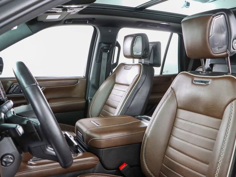 Used 2025 GMC Yukon Denali Ultimate AWD/4WD image 30