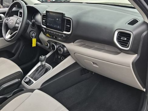 Used 2023 Hyundai Venue SEL FWD image 13