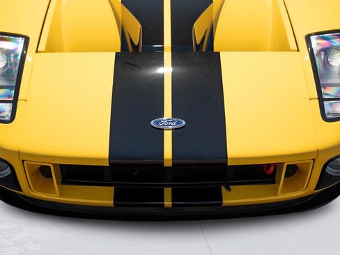 Used 2006 Ford GT RWD image 15
