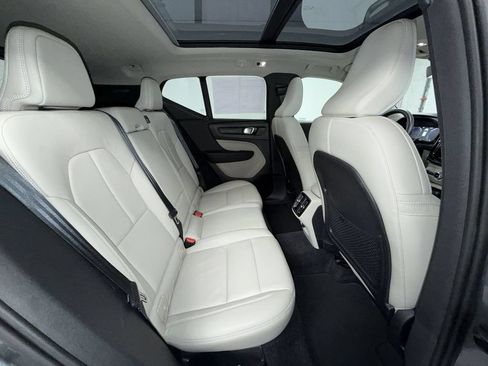 Used 2019 Volvo XC40 T5 Momentum AWD/4WD image 17