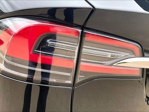 Used 2018 Tesla Model X 75D AWD/4WD image 32